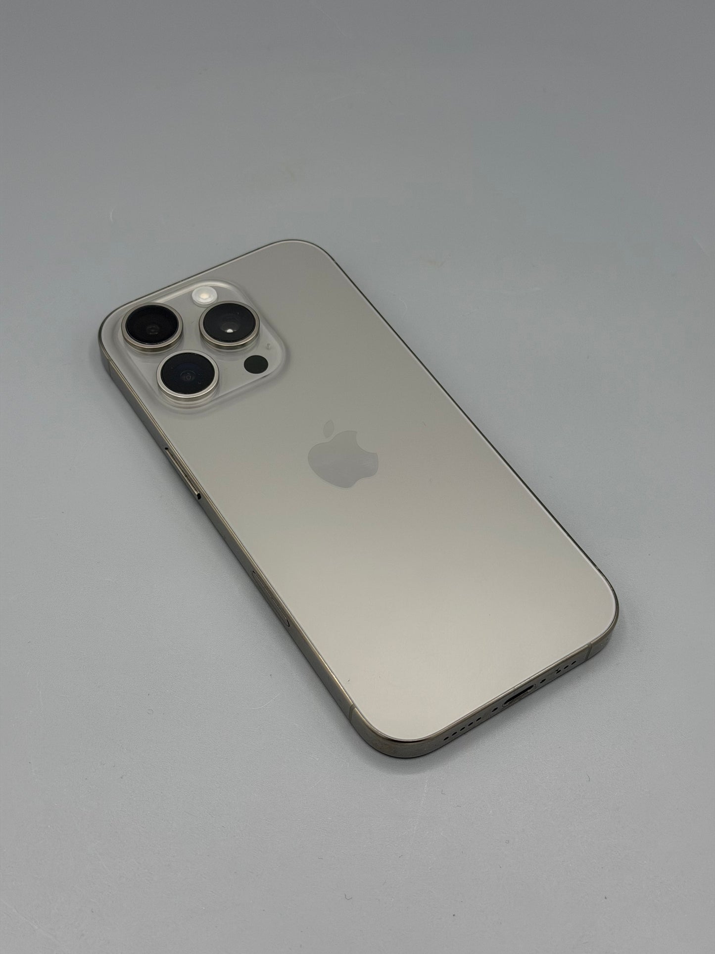 iPhone 15 Pro, 128 GB, Baterie 92% , 372 Cicluri, Natural Titanium