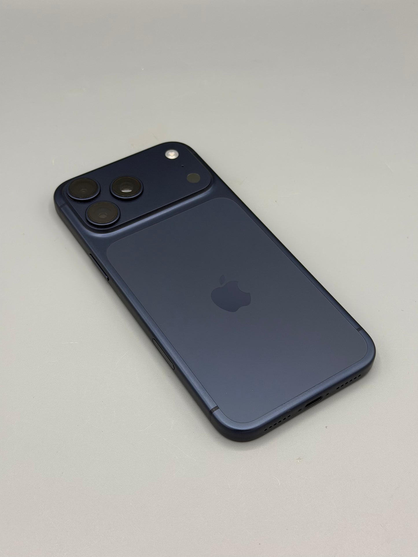 iPhone 17 Pro Max, 256 GB, Baterie 100%, 139 Cicluri, Deep Blue