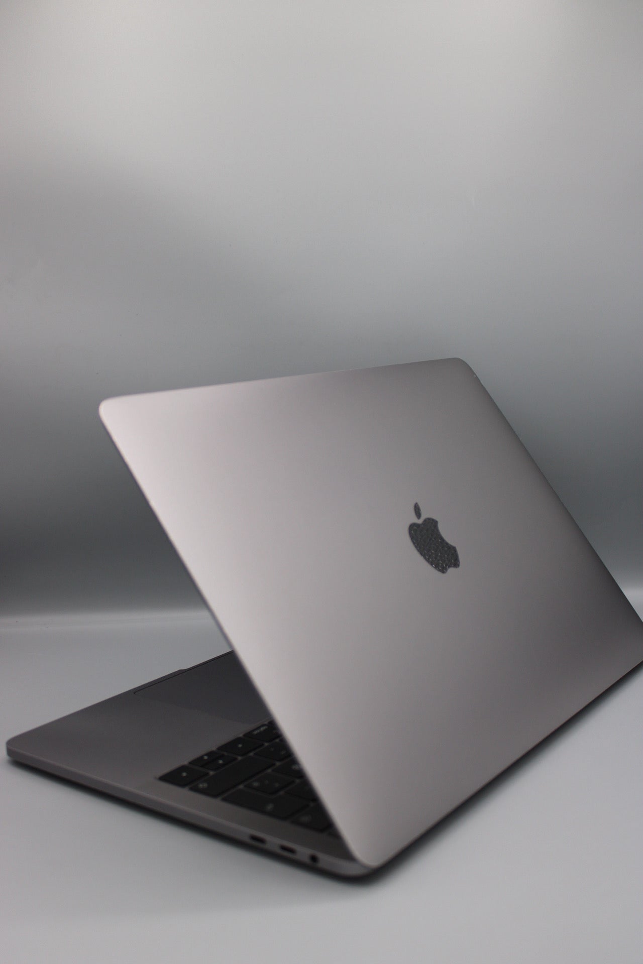 Laptop Apple MacBook Pro, Procesor Quad - Intel Core i5, 8GB RAM, 512GB, Space Grey