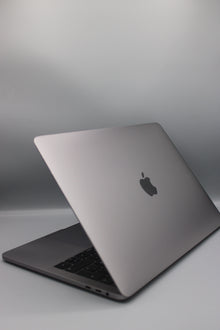 Laptop Apple MacBook Pro, Procesor Quad - Intel Core i5, 8GB RAM, 512GB, Space Grey