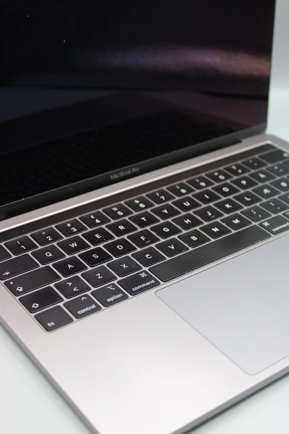 Laptop Apple MacBook Pro, Procesor Quad - Intel Core i5, 8GB RAM, 512GB, Space Grey