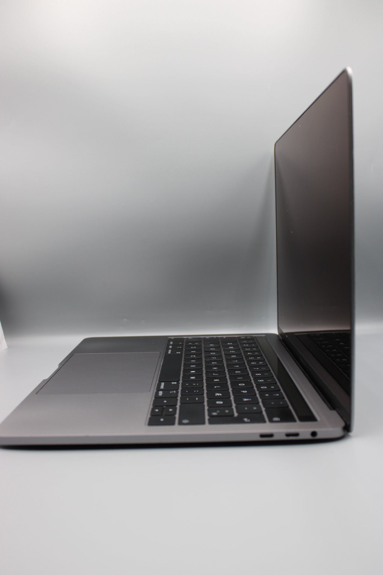 Laptop Apple MacBook Pro, Procesor Quad - Intel Core i5, 8GB RAM, 512GB, Space Grey