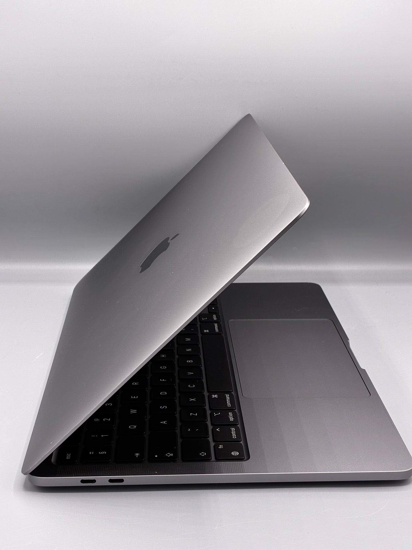 Laptop Apple Macbook Pro 13" |  M1  | 8GB RAM |  256GB | Touchbar | Space Gray | Magic Mouse 2