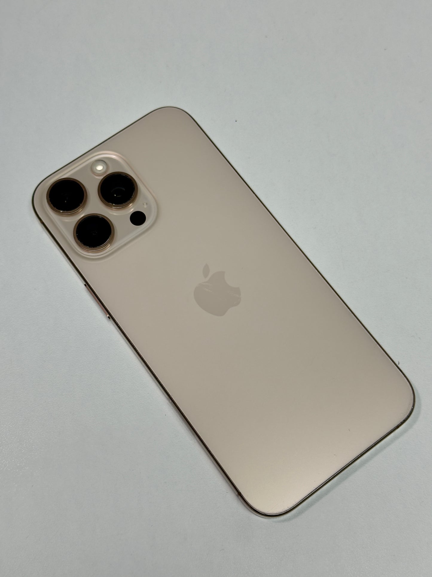 iPhone 16 Pro Max, 256 GB, Second-Hand, Baterie 100%, 140 Cicluri, Desert Titanium