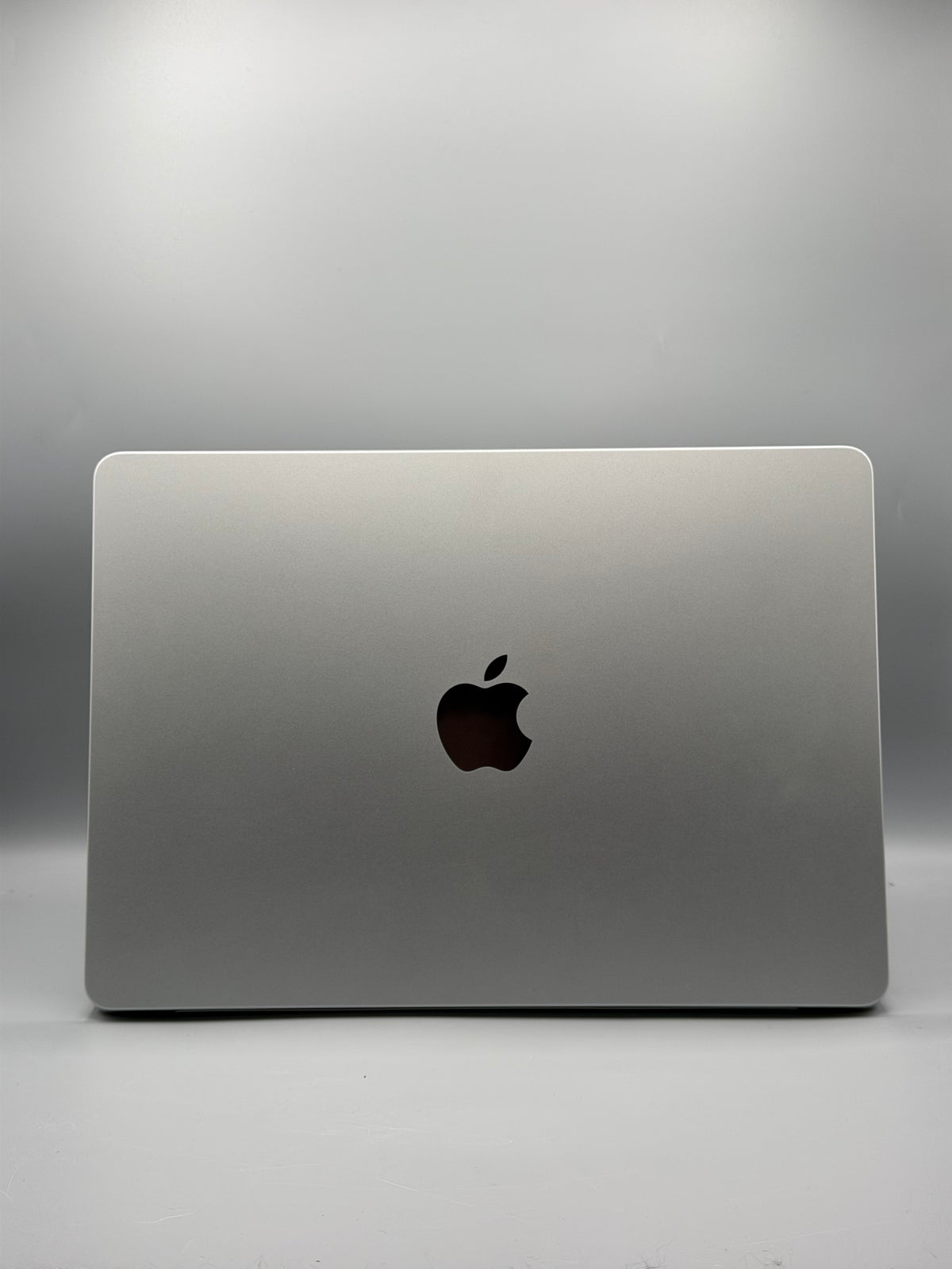 MacBook Air 13" M4 (2025), 16GB RAM, 512 GB SSD, Baterie 100%, 11 Cicluri, Silver