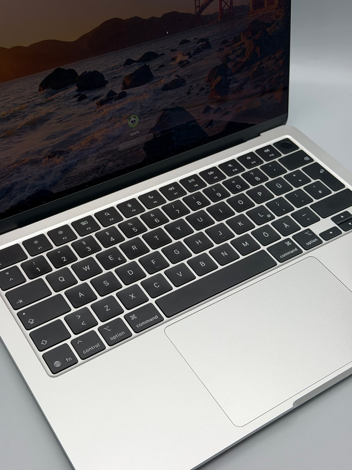 MacBook Air 13" M4 (2025), 16GB RAM, 512 GB SSD, Baterie 100%, 11 Cicluri, Silver