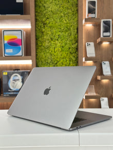 MacBook Pro (15 inchi, 2019), Intel Core i7, 256GB SSD