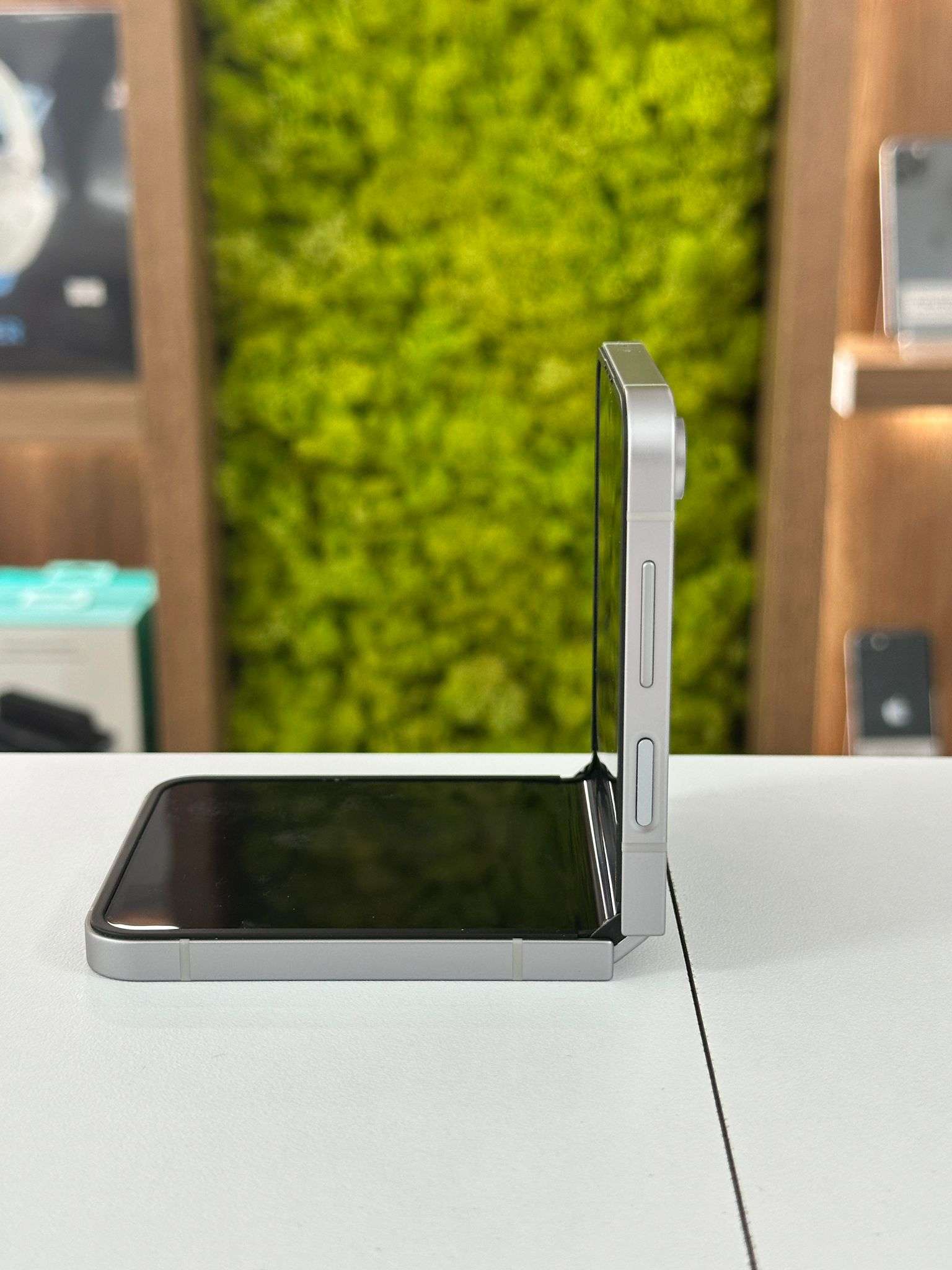 Samsung Galaxy Z Flip6, 12GB RAM, 256GB, 5G, Silver Shadow