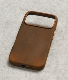 Husa iPhone 17 Pro, leatherUP Patina, Natural Finish, MagSafe Compatible