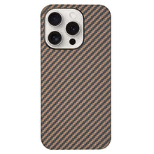 Husa fibra de carbon MagSafe SILKASE pentru Apple iPhone 15 Pro, aramid kevlar, metal camera, auriu/negru