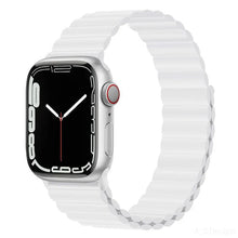 Curea Devia Deluxe Series Sport 3 Silicone Magnet compatibila cu Apple Watch 42mm / 44mm / 45mm White