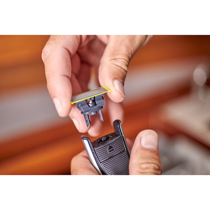 Rezerva PHILIPS OneBlade QP250/50, otel inoxidabil, umed si uscat, kit 5 lame, pentru orice model PHILIPS OneBlade si OneBladePro, Verde